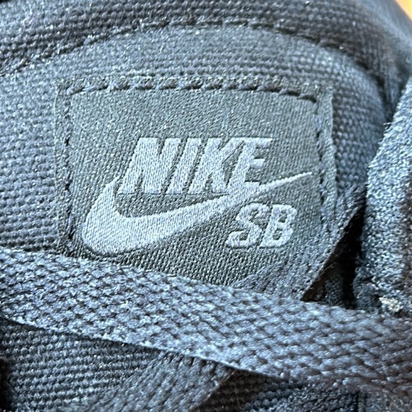 Nike SB Charge men’s black canvas sneakers.  Size 11.  Great condition. - Picture 8 of 11
